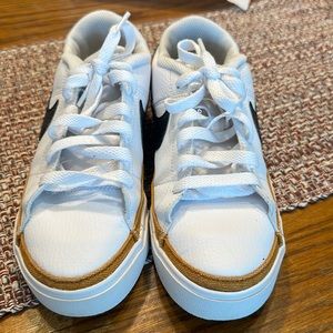 Women’s Nike 7.5 shoes